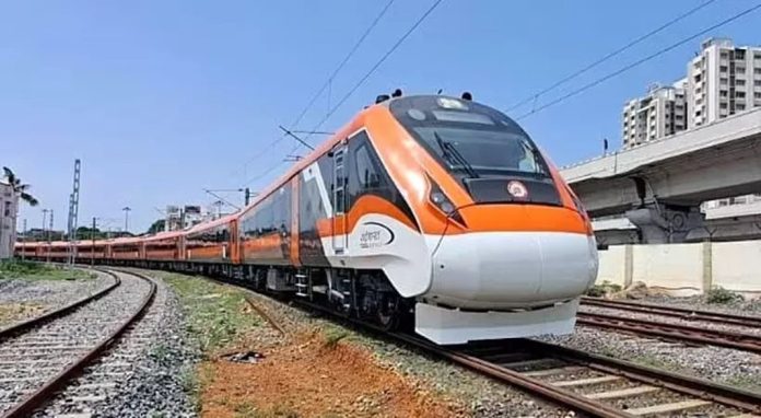 കോൺക്രീറ്റ് മിക്സിംഗ് യന്ത്രമടങ്ങിയ വാഹനം ട്രാക്കിലേക്ക് കയറി; സഡൻ ബ്രേക്കിട്ട് വന്ദേഭാരത് ; വൻ ദുരന്തം ഒഴിവായത് തലനാരിഴയ്ക്ക് കോൺക്രീറ്റ് മിക്സിംഗ് യന്ത്രമടങ്ങിയ വാഹനം ട്രാക്കിലേക്ക് കയറി; സഡൻ ബ്രേക്കിട്ട് വന്ദേഭാരത് ; വൻ ദുരന്തം ഒഴിവായത് തലനാരിഴയ്ക്ക്
