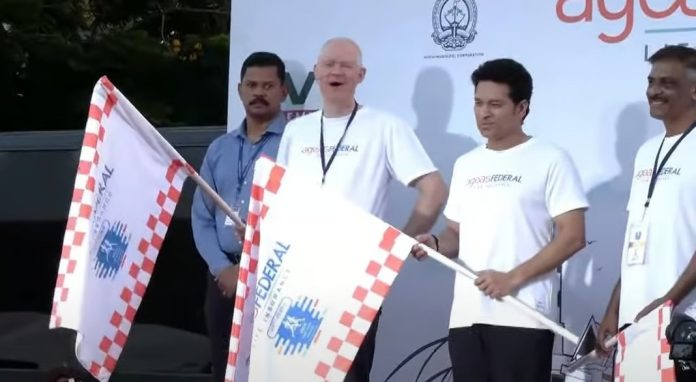 സ്പൈസ് കോസ്റ്റ് മാരത്തൺ 2024 : സച്ചിന് ടെണ്ടുല്ക്കര് ഫ്ലാഗ് ഓഫ് ചെയ്തു സ്പൈസ് കോസ്റ്റ് മാരത്തൺ 2024 : സച്ചിന് ടെണ്ടുല്ക്കര് ഫ്ലാഗ് ഓഫ് ചെയ്തു