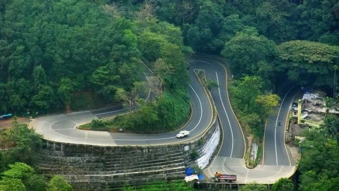 താമരശേരി ചുരത്തില് വീണ്ടും ഭാരവാഹനങ്ങള്ക്ക് നിയന്ത്രണം താമരശേരി ചുരത്തില് വീണ്ടും ഭാരവാഹനങ്ങള്ക്ക് നിയന്ത്രണം