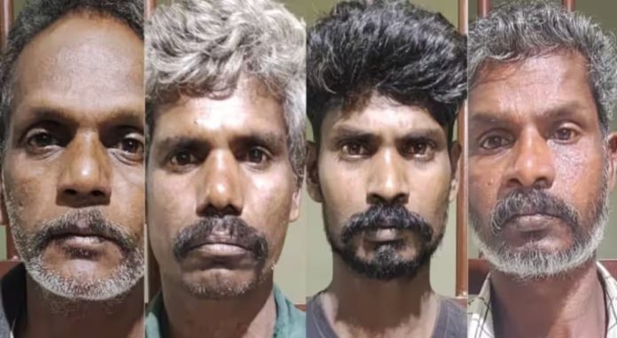 ബസിൽ 19 കിലോ ചന്ദനത്തടി കടത്താൻ ശ്രമം ; 4 പേർ പിടിയിൽ ബസിൽ 19 കിലോ ചന്ദനത്തടി കടത്താൻ ശ്രമം ; 4 പേർ പിടിയിൽ