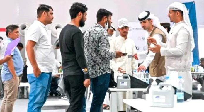പൊതുമാപ്പ് തേടുന്നവരുടെ എണ്ണം വര്ധിച്ചു ; കൂടുതല് എമിഗ്രേഷന് ഉദ്യോഗസ്ഥരെ നിയോഗിച്ചു പൊതുമാപ്പ് തേടുന്നവരുടെ എണ്ണം വര്ധിച്ചു ; കൂടുതല് എമിഗ്രേഷന് ഉദ്യോഗസ്ഥരെ നിയോഗിച്ചു