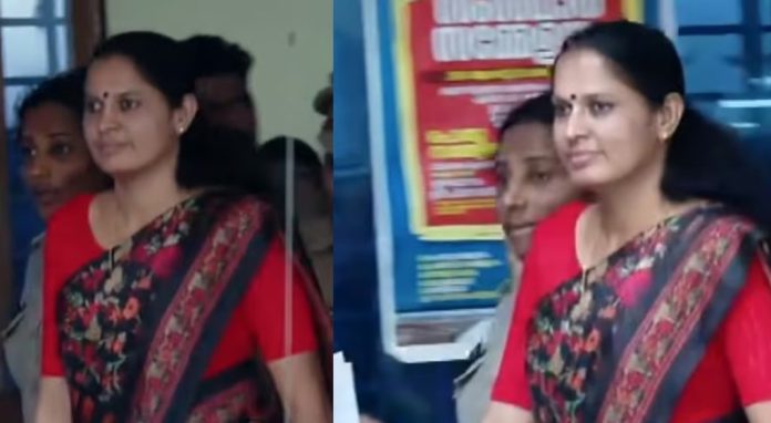 യാത്രയയപ്പിൽ പങ്കെടുത്തത് കലക്ടർ പറഞ്ഞിട്ട് ; ജാമ്യം തേടി ദിവ്യ തലശേരി കോടതിയിൽ യാത്രയയപ്പിൽ പങ്കെടുത്തത് കലക്ടർ പറഞ്ഞിട്ട് ; ജാമ്യം തേടി ദിവ്യ തലശേരി കോടതിയിൽ