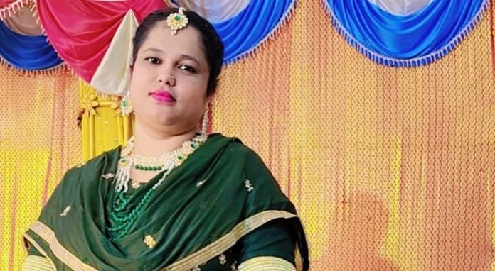 വഴിയോരക്കടയില് നിന്നും മോമോസ് വാങ്ങിക്കഴിച്ച 33കാരി മരിച്ചു വഴിയോരക്കടയില് നിന്നും മോമോസ് വാങ്ങിക്കഴിച്ച 33കാരി മരിച്ചു