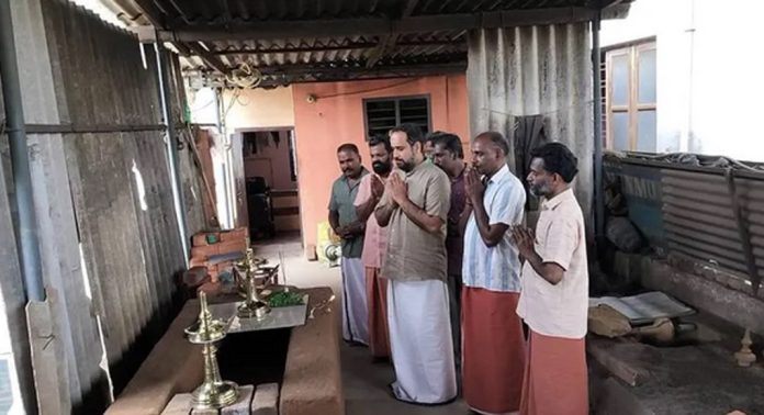 ആറന്മുള നിലവിളക്ക് ആറന്മുളയിൽ പുനർനിർമ്മിക്കുന്നു ആറന്മുള നിലവിളക്ക് ആറന്മുളയിൽ പുനർനിർമ്മിക്കുന്നു