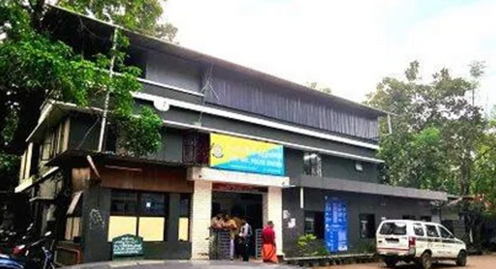 സ്ഥലപരിമിതിയില് വീര്പ്പ് മുട്ടി അടൂർ പോലീസ് സ്റ്റേഷൻ സ്ഥലപരിമിതിയില് വീര്പ്പ് മുട്ടി അടൂർ പോലീസ് സ്റ്റേഷൻ
