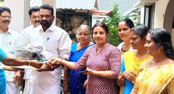 ഏറത്ത് ഗ്രാമപഞ്ചായത്ത് കൃഷിഭവന്റെ പോഷകത്തോട്ടം കിറ്റുകളുടെ വിതരണോദ്ഘാടനം നടന്നു ഏറത്ത് ഗ്രാമപഞ്ചായത്ത് കൃഷിഭവന്റെ പോഷകത്തോട്ടം കിറ്റുകളുടെ വിതരണോദ്ഘാടനം നടന്നു