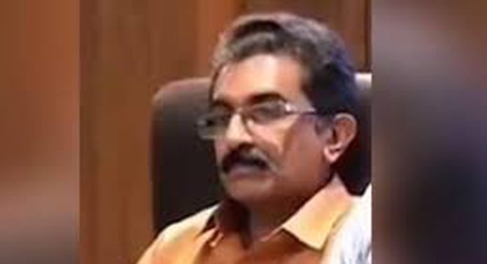 എഡിഎം നവീൻ ബാബുവിന്റെ കുടുംബത്തോട് മാപ്പ് ചോദിച്ച് കണ്ണൂർ കളക്ടർ അരുൺ കെ വിജയൻ എഡിഎം നവീൻ ബാബുവിന്റെ കുടുംബത്തോട് മാപ്പ് ചോദിച്ച് കണ്ണൂർ കളക്ടർ അരുൺ കെ വിജയൻ