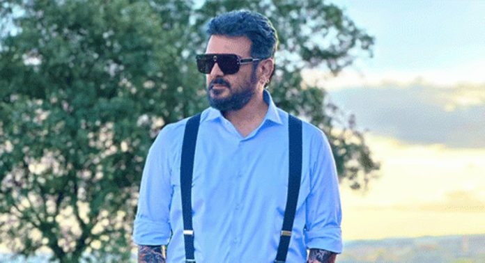 സോൾട്ട് ആൻഡ് പെപ്പർ ലുക്കിന് വിട, സ്റ്റൈലിഷായി അജിത് കുമാർ സോൾട്ട് ആൻഡ് പെപ്പർ ലുക്കിന് വിട, സ്റ്റൈലിഷായി അജിത് കുമാർ