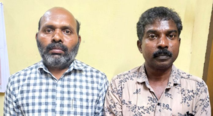 ആനയുടെ പല്ല് അനധികൃതമായി കൈവശം വെച്ച സംഭവത്തില് രണ്ടു പേര് പിടിയില് ആനയുടെ പല്ല് അനധികൃതമായി കൈവശം വെച്ച സംഭവത്തില് രണ്ടു പേര് പിടിയില്
