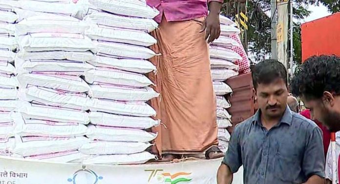 ഭാരത് ബ്രാൻഡ് ഉൽപ്പന്നങ്ങൾ ഓൺലൈനിൽ കിട്ടാൻ വഴി തെളിയുന്നു; കേന്ദ്രം റിലയൻസ് റീടെയ്ലുമായി ചർച്ച നടത്തുന്നു ഭാരത് ബ്രാൻഡ് ഉൽപ്പന്നങ്ങൾ ഓൺലൈനിൽ കിട്ടാൻ വഴി തെളിയുന്നു; കേന്ദ്രം റിലയൻസ് റീടെയ്ലുമായി ചർച്ച നടത്തുന്നു