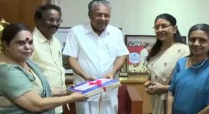 ഹേമ കമ്മിറ്റി റിപ്പോർട്ട് ; അടിയന്തര നടപടികൾ സ്വീകരിക്കണമെന്ന് മുഖ്യമന്ത്രിക്ക് സ്ത്രീപക്ഷ കൂട്ടായ്മയുടെ നിവേദനം ഹേമ കമ്മിറ്റി റിപ്പോർട്ട് ; അടിയന്തര നടപടികൾ സ്വീകരിക്കണമെന്ന് മുഖ്യമന്ത്രിക്ക് സ്ത്രീപക്ഷ കൂട്ടായ്മയുടെ നിവേദനം