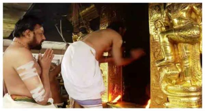 തുലാമാസ പൂജകള്ക്കായി ശബരിമല നട തുറന്നു തുലാമാസ പൂജകള്ക്കായി ശബരിമല നട തുറന്നു