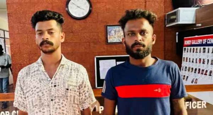 ബസിനകത്ത് പുകവലി , ജീവനക്കാരോട് മോശം പെരുമാറ്റം ; യുവാക്കൾ പിടിയിൽ ബസിനകത്ത് പുകവലി , ജീവനക്കാരോട് മോശം പെരുമാറ്റം ; യുവാക്കൾ പിടിയിൽ
