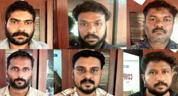 ആഷിഖ് മനോഹരന്റെ കൊലപാതകം ; ആറ് പേർ പോലീസ് പിടിയിൽ ആഷിഖ് മനോഹരന്റെ കൊലപാതകം ; ആറ് പേർ പോലീസ് പിടിയിൽ