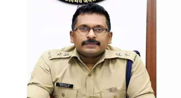 പോലീസ് ഉദ്യോഗസ്ഥര്ക്കെതിരെയുള്ള ബലാത്സംഗ പരാതി ; ഹൈക്കോടതിയിൽ കള്ളമെന്ന് സർക്കാർ പോലീസ് ഉദ്യോഗസ്ഥര്ക്കെതിരെയുള്ള ബലാത്സംഗ പരാതി ; ഹൈക്കോടതിയിൽ കള്ളമെന്ന് സർക്കാർ