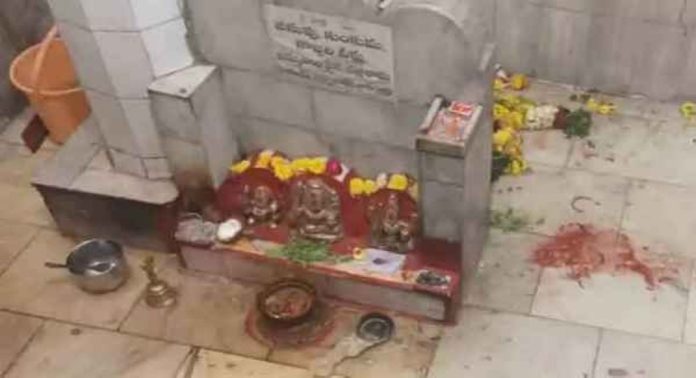 ക്ഷേത്രവിഗ്രഹം തകർത്തതിനെ ചൊല്ലി സംഘർഷാവസ്ഥ ; മഹാരാഷ്ട്ര സ്വദേശി പോലീസ് പിടിയിൽ ക്ഷേത്രവിഗ്രഹം തകർത്തതിനെ ചൊല്ലി സംഘർഷാവസ്ഥ ; മഹാരാഷ്ട്ര സ്വദേശി പോലീസ് പിടിയിൽ