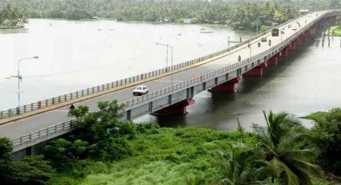 കുണ്ടന്നൂർ-തേവര പാലം ഒരു മാസം അടച്ചിടും; വാഹന ഗതാഗതം തിരിച്ചുവിട്ട് അറിയിപ്പ് കുണ്ടന്നൂർ-തേവര പാലം ഒരു മാസം അടച്ചിടും; വാഹന ഗതാഗതം തിരിച്ചുവിട്ട് അറിയിപ്പ്