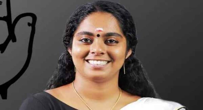 നിയമസഭ മാര്ച്ചിന് എത്തിയ അരിത ബാബുവിന്റെ കമ്മലും മാലയും മോഷണം പോയതായി പരാതി നിയമസഭ മാര്ച്ചിന് എത്തിയ അരിത ബാബുവിന്റെ കമ്മലും മാലയും മോഷണം പോയതായി പരാതി