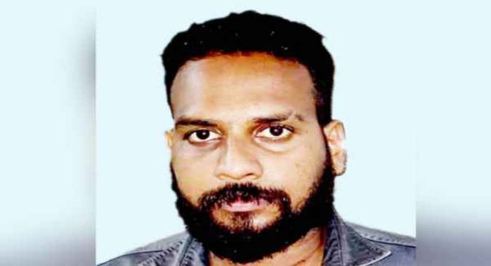 രണ്ടുപേരെ കുത്തി പരിക്കേൽപ്പിച്ച കേസ് ; പ്രതി പിടിയിൽ രണ്ടുപേരെ കുത്തി പരിക്കേൽപ്പിച്ച കേസ് ; പ്രതി പിടിയിൽ