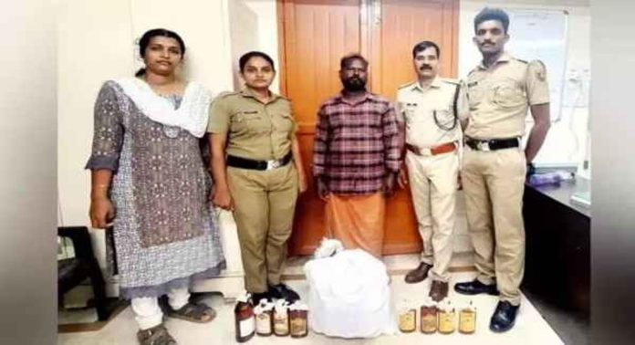 27.5 ലിറ്റർ വിദേശമദ്യവുമായി ഒരാൾ എക്സൈസ് പിടിയിൽ 27.5 ലിറ്റർ വിദേശമദ്യവുമായി ഒരാൾ എക്സൈസ് പിടിയിൽ
