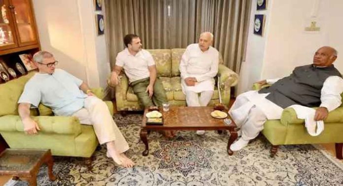 നാല് സ്വതന്ത്രർ കൂടി ഉമർ അബ്ദുല്ലയുടെ പാർട്ടിക്ക് പിന്തുണ പ്രഖ്യാപിച്ചു നാല് സ്വതന്ത്രർ കൂടി ഉമർ അബ്ദുല്ലയുടെ പാർട്ടിക്ക് പിന്തുണ പ്രഖ്യാപിച്ചു