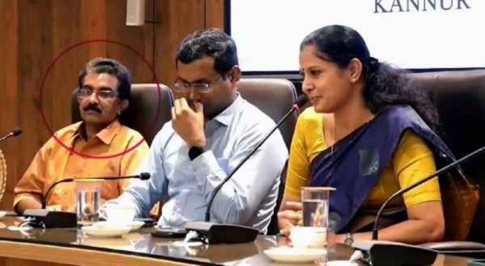 പി.പി.ദിവ്യ പരസ്യമായി അപമാനിച്ചതില് മനംനൊന്തുള്ള എഡിഎമ്മിന്റെ മരണം ; റവന്യൂ ജീവനക്കാര് കൂട്ട അവധിയിലേക്ക് പി.പി.ദിവ്യ പരസ്യമായി അപമാനിച്ചതില് മനംനൊന്തുള്ള എഡിഎമ്മിന്റെ മരണം ; റവന്യൂ ജീവനക്കാര് കൂട്ട അവധിയിലേക്ക്