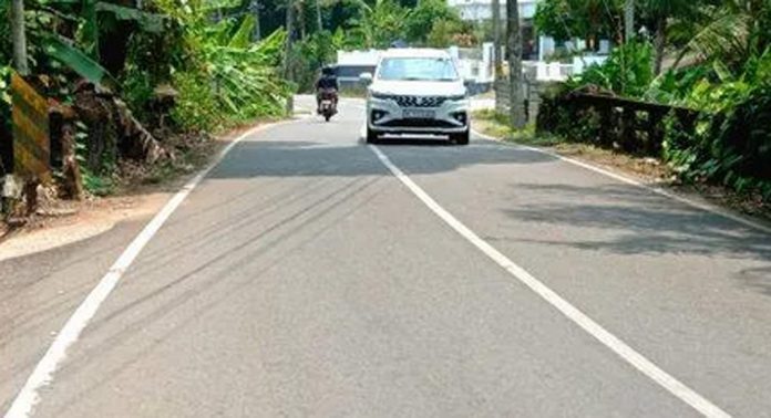 ചെമ്പിലാക്കൽ പടിയിലെ പാലം അപകടാവസ്ഥയില് ചെമ്പിലാക്കൽ പടിയിലെ പാലം അപകടാവസ്ഥയില്