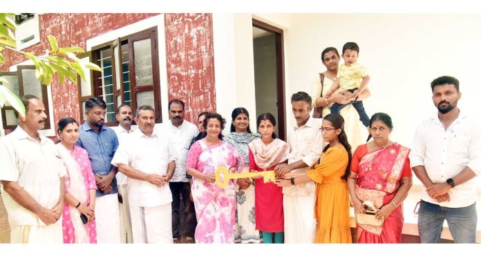 ഡോ.എം .എസ്. സുനിലിന്റെ 328 – മത് സ്നേഹഭവനം സിന്ധുവിനും കുടുംബത്തിനും ഡോ.എം .എസ്. സുനിലിന്റെ 328 – മത് സ്നേഹഭവനം സിന്ധുവിനും കുടുംബത്തിനും