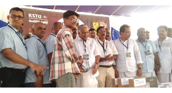 കേരള സ്കൂൾ ടീച്ചേഴ്സ് യൂണിയൻ നടത്തിയ സി എച്ച് പ്രതിഭ ക്വിസ് മത്സരത്തിൽ മൂന്നാം സ്ഥാനം നേടി ഷിഹാദ് ഷിജു കേരള സ്കൂൾ ടീച്ചേഴ്സ് യൂണിയൻ നടത്തിയ സി എച്ച് പ്രതിഭ ക്വിസ് മത്സരത്തിൽ മൂന്നാം സ്ഥാനം നേടി ഷിഹാദ് ഷിജു