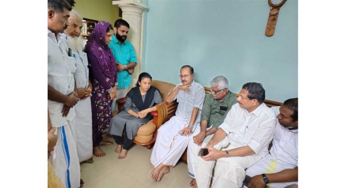 നവീൻ ബാബുവിന്റ മരണം : പോലീസ് ഒത്തുകളി ദുരൂഹം ; പിഎംഎ സലാം നവീൻ ബാബുവിന്റ മരണം : പോലീസ് ഒത്തുകളി ദുരൂഹം ; പിഎംഎ സലാം