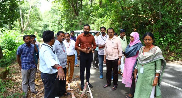 ശബരിമല തീര്ഥാടനം 10,000 വാഹനങ്ങള്ക്ക് പാര്ക്കിംഗ്, മികവുറ്റ സൗകര്യങ്ങളും : ജില്ലാ കലക്ടര് ശബരിമല തീര്ഥാടനം 10,000 വാഹനങ്ങള്ക്ക് പാര്ക്കിംഗ്, മികവുറ്റ സൗകര്യങ്ങളും : ജില്ലാ കലക്ടര്
