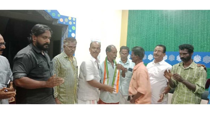 അസംഘടിത മേഖലയിൽ ജോലി ചെയ്യുന്ന തൊഴിലാളികളെ ഈ എസ് ഐ പരിധിയിൽ ഉൾപ്പെടുത്തണം അസംഘടിത മേഖലയിൽ ജോലി ചെയ്യുന്ന തൊഴിലാളികളെ ഈ എസ് ഐ പരിധിയിൽ ഉൾപ്പെടുത്തണം