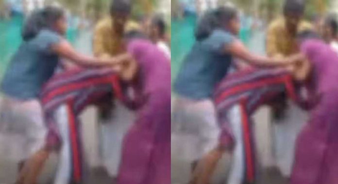 കുടുംബ പ്രശ്നത്തിന്റെ പേരിൽ അപവാദ പ്രചാരണം നടത്തിയത് ചോദ്യം ചെയ്ത അയൽവാസികൾ തമ്മിൽ തല്ലി കുടുംബ പ്രശ്നത്തിന്റെ പേരിൽ അപവാദ പ്രചാരണം നടത്തിയത് ചോദ്യം ചെയ്ത അയൽവാസികൾ തമ്മിൽ തല്ലി