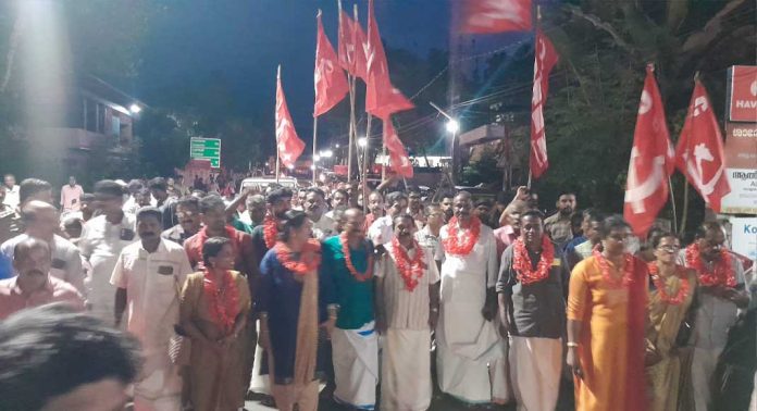 വകയാർ സർവീസ് സഹകരണ ബാങ്ക് തിരഞ്ഞെടുപ്പിൽ സഹകരണ മുന്നണിക്ക് വിജയം വകയാർ സർവീസ് സഹകരണ ബാങ്ക് തിരഞ്ഞെടുപ്പിൽ സഹകരണ മുന്നണിക്ക് വിജയം