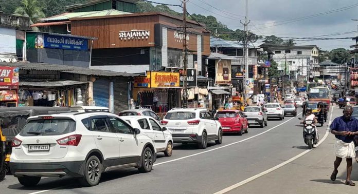 ശബരിമല മണ്ഡല കാലം ആരംഭിക്കുവാൻ ആഴ്ചകൾ മാത്രം ; പുനലൂർ മൂവാറ്റുപുഴ സംസ്ഥാന പാതയിലെ അപകടങ്ങൾ നിയന്ത്രിക്കാൻ നടപടിയില്ല ശബരിമല മണ്ഡല കാലം ആരംഭിക്കുവാൻ ആഴ്ചകൾ മാത്രം ; പുനലൂർ മൂവാറ്റുപുഴ സംസ്ഥാന പാതയിലെ അപകടങ്ങൾ നിയന്ത്രിക്കാൻ നടപടിയില്ല