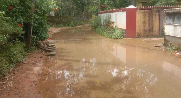 തിരുവല്ല കോഴഞ്ചേരി റോഡിൽ വാട്ടർ അതോറിറ്റിയുടെ പൈപ്പ്ലൈൻ പൊട്ടി കുടിവെള്ളം പാഴാകുന്നു തിരുവല്ല കോഴഞ്ചേരി റോഡിൽ വാട്ടർ അതോറിറ്റിയുടെ പൈപ്പ്ലൈൻ പൊട്ടി കുടിവെള്ളം പാഴാകുന്നു