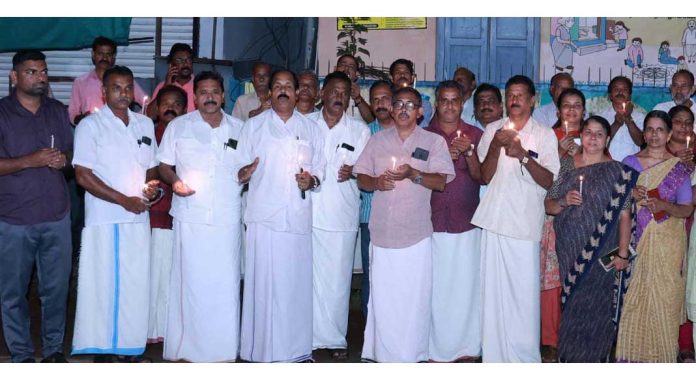 നവീൻ ബാബുവിന്റെ മരണം ; കോൺഗ്രസ് മൈലപ്രായിൽ പ്രതിഷേധ ജ്വാല നടത്തി നവീൻ ബാബുവിന്റെ മരണം ; കോൺഗ്രസ് മൈലപ്രായിൽ പ്രതിഷേധ ജ്വാല നടത്തി