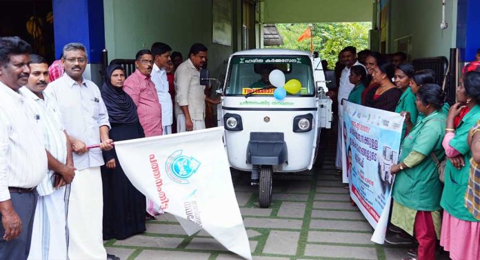 നഗര മാലിന്യ സംസ്കരണം ഇനി കൂടുതൽ വേഗത്തിൽ ; രണ്ടു വാഹനങ്ങൾ സ്വന്തമാക്കി ഹരിത കർമ്മ സേന നഗര മാലിന്യ സംസ്കരണം ഇനി കൂടുതൽ വേഗത്തിൽ ; രണ്ടു വാഹനങ്ങൾ സ്വന്തമാക്കി ഹരിത കർമ്മ സേന