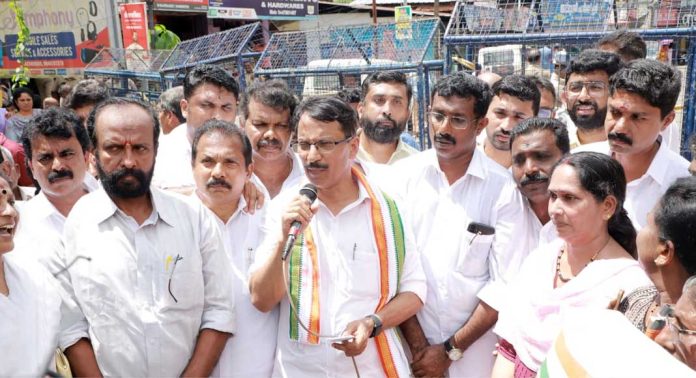 എഡിഎം നവീൻ ബാബുവിന്റെ മരണം : സിപിഎം നിലപാട് വേട്ടക്കാർക്കൊപ്പം ; അഡ്വ. പഴകുളം മധു എഡിഎം നവീൻ ബാബുവിന്റെ മരണം : സിപിഎം നിലപാട് വേട്ടക്കാർക്കൊപ്പം ; അഡ്വ. പഴകുളം മധു