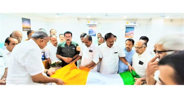 ഡി.സി.സി ആദരാഞ്ജലികള് അര്പ്പിച്ചു ഡി.സി.സി ആദരാഞ്ജലികള് അര്പ്പിച്ചു