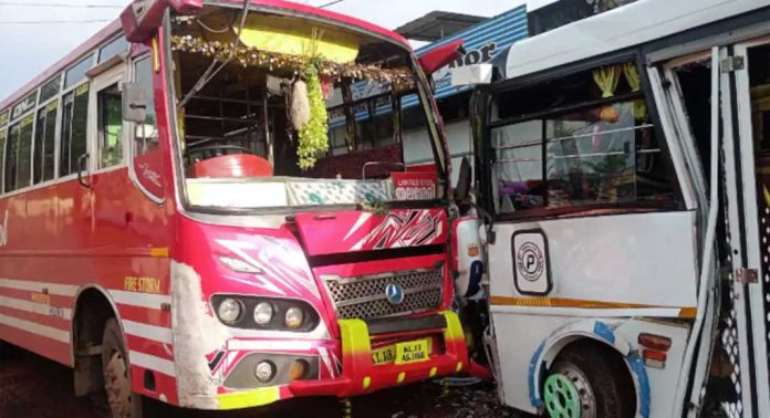 കണ്ണൂര് കൂത്തുപറമ്പിൽ സ്വകാര്യ ബസ് നിര്ത്തിയിട്ട ടൂറിസ്റ്റ് ബസിൽ ഇടിച്ച് അപകടം കണ്ണൂര് കൂത്തുപറമ്പിൽ സ്വകാര്യ ബസ് നിര്ത്തിയിട്ട ടൂറിസ്റ്റ് ബസിൽ ഇടിച്ച് അപകടം