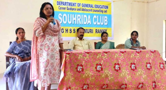 ഇടമുറി ഗവ.ഹയര് സെക്കന്ഡറി സ്കൂളില് ബോധവത്ക്കരണ ക്ലാസ് നടത്തി ഇടമുറി ഗവ.ഹയര് സെക്കന്ഡറി സ്കൂളില് ബോധവത്ക്കരണ ക്ലാസ് നടത്തി