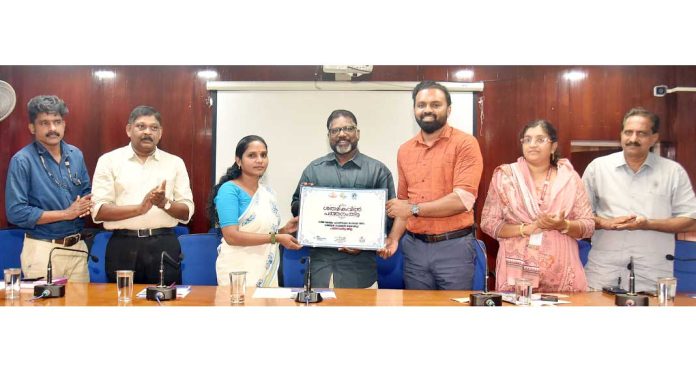 സമ്പൂര്ണ ഡിജിറ്റല് സാക്ഷരത കൈവരിച്ച് പത്തനംതിട്ട സമ്പൂര്ണ ഡിജിറ്റല് സാക്ഷരത കൈവരിച്ച് പത്തനംതിട്ട