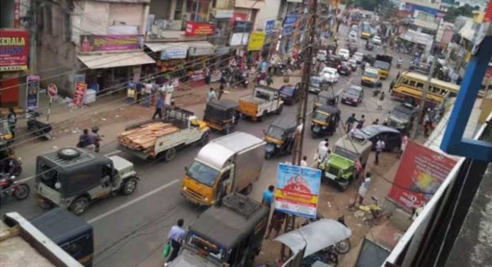 എംസി റോഡിലെ ഗതാഗതക്കുരുക്ക് ഒഴിവാക്കാൻ സുപ്രധാന നീക്കവുമായി സർക്കാർ എംസി റോഡിലെ ഗതാഗതക്കുരുക്ക് ഒഴിവാക്കാൻ സുപ്രധാന നീക്കവുമായി സർക്കാർ