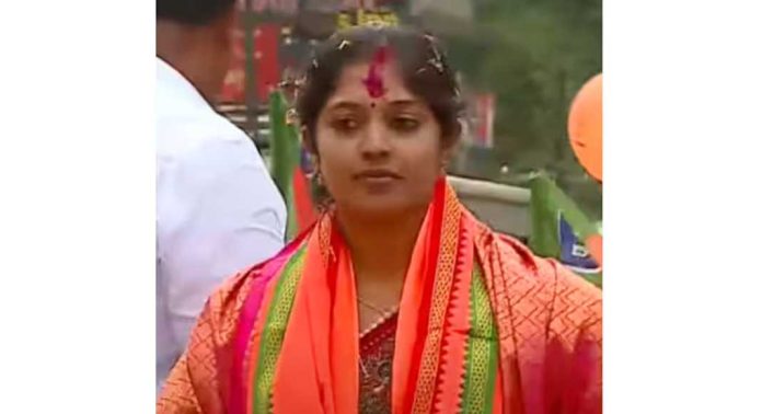 വയനാടിനെ കോൺഗ്രസിൻ്റെ കുടുംബ വാഴ്ചക്ക് വിട്ടുകൊടുക്കില്ലെന്ന് എൻ ഡി എ സ്ഥാനാർത്ഥി നവ്യ ഹരിദാസ് വയനാടിനെ കോൺഗ്രസിൻ്റെ കുടുംബ വാഴ്ചക്ക് വിട്ടുകൊടുക്കില്ലെന്ന് എൻ ഡി എ സ്ഥാനാർത്ഥി നവ്യ ഹരിദാസ്
