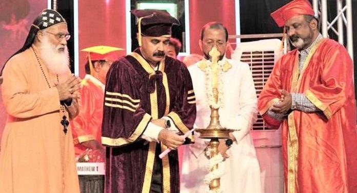 തിരുവല്ല പുഷ്പഗിരി കോളേജ് ഓഫ് ഡെന്റൽ സയൻസസ് 2018 ബാച്ചിൻ്റെ ബിരുദ ദാന ചടങ്ങു നടത്തി തിരുവല്ല പുഷ്പഗിരി കോളേജ് ഓഫ് ഡെന്റൽ സയൻസസ് 2018 ബാച്ചിൻ്റെ ബിരുദ ദാന ചടങ്ങു നടത്തി