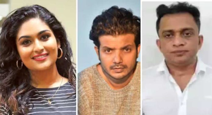 താരങ്ങളെത്തിയത് ഇടനിലക്കാരൻ വഴി ; ഹോട്ടൽ മുറിയിൽ നടന്നത് ലഹരി പാർട്ടി തന്നെയെന്ന് പോലീസ്, ചോദ്യം ചെയ്യല് ഉടൻ താരങ്ങളെത്തിയത് ഇടനിലക്കാരൻ വഴി ; ഹോട്ടൽ മുറിയിൽ നടന്നത് ലഹരി പാർട്ടി തന്നെയെന്ന് പോലീസ്, ചോദ്യം ചെയ്യല് ഉടൻ