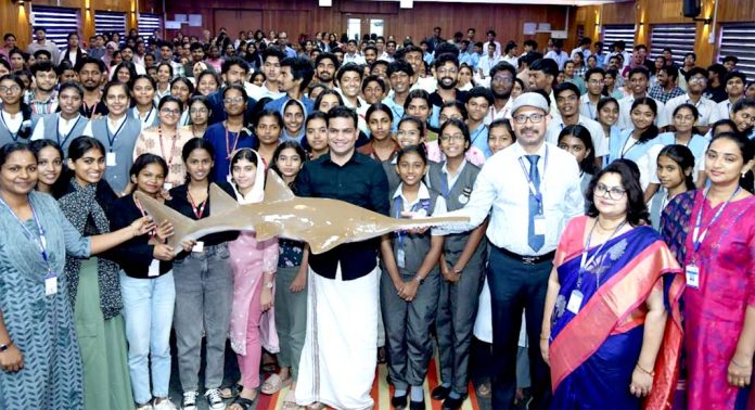 അറക്കവാൾ സ്രാവ് സംരക്ഷണം : ബോധവൽകരണത്തിന്റെ പ്രാധാന്യം വിളിച്ചോതി സിഎംഎഫ്ആർഐയിൽ വിദ്യാർത്ഥി സംഗമം അറക്കവാൾ സ്രാവ് സംരക്ഷണം : ബോധവൽകരണത്തിന്റെ പ്രാധാന്യം വിളിച്ചോതി സിഎംഎഫ്ആർഐയിൽ വിദ്യാർത്ഥി സംഗമം