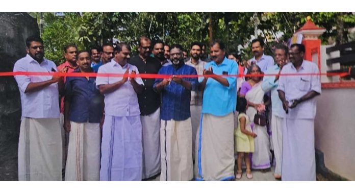 കല്ലുവിളപ്പടി വാഴോട്ട് മേലേതില് റോഡ് ഉദ്ഘാടനം ചെയ്തു കല്ലുവിളപ്പടി വാഴോട്ട് മേലേതില് റോഡ് ഉദ്ഘാടനം ചെയ്തു