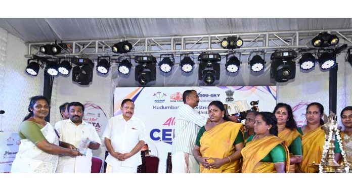 സൗജന്യ നൈപുണ്യ പരിശീലന തൊഴിൽദാന പദ്ധതിയിൽ മികച്ച പ്രകടനം ; പഴവങ്ങാടി സിഡിഎസ് അവാർഡിന് അർഹരായി സൗജന്യ നൈപുണ്യ പരിശീലന തൊഴിൽദാന പദ്ധതിയിൽ മികച്ച പ്രകടനം ; പഴവങ്ങാടി സിഡിഎസ് അവാർഡിന് അർഹരായി